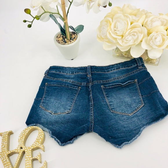 S.O.N.G. Curvy Roll Fray Midrise Jean Shorts - Picture 2 of 3